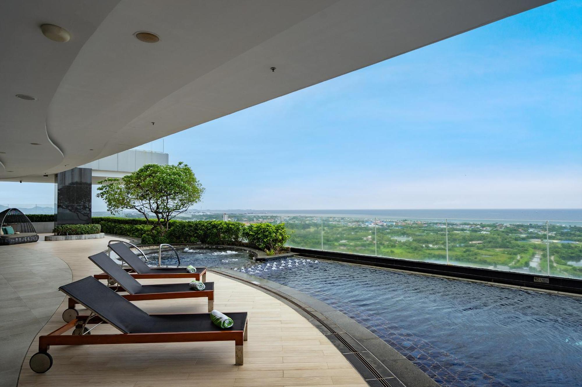 Holiday Inn & Suites Rayong City Centre By Ihg Ngoại thất bức ảnh