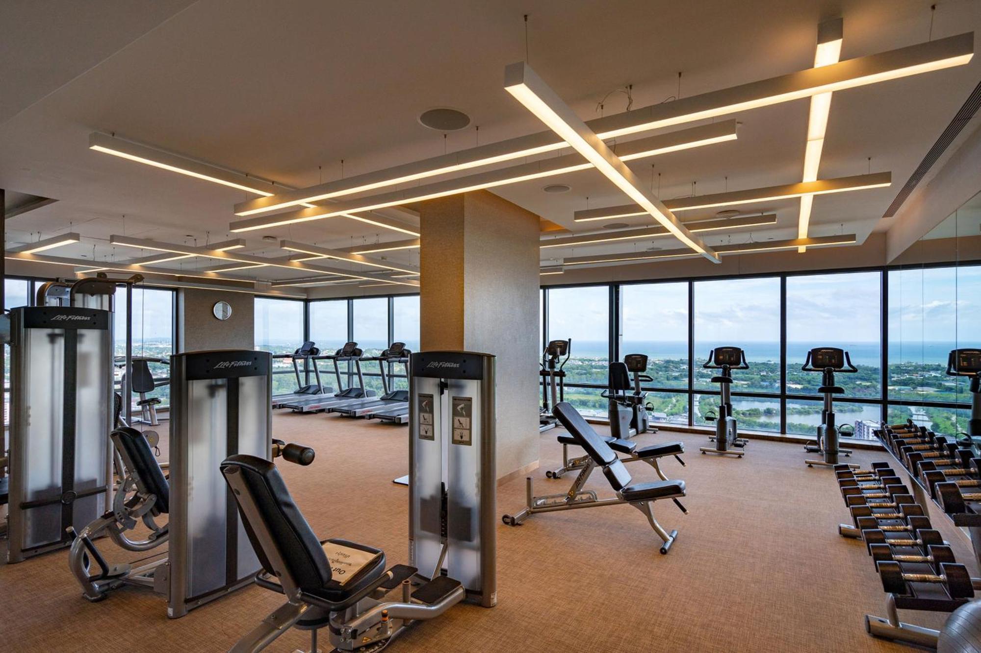 Holiday Inn & Suites Rayong City Centre By Ihg Ngoại thất bức ảnh